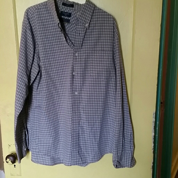 LOT of (4)Mens button down dress shirts - Picture 5 of 5